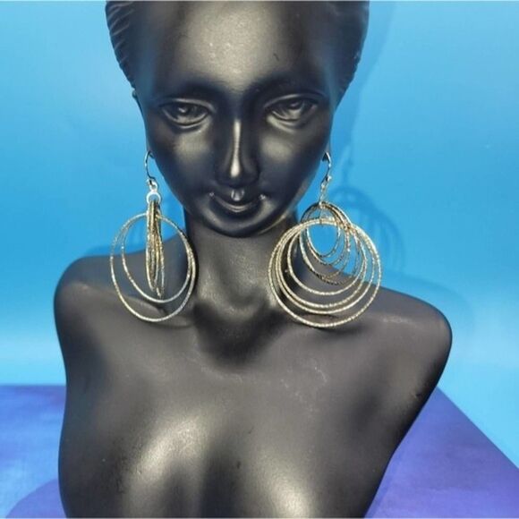 📦 Gold tone link circles slinky style earrings ✨️ 💛 - Picture 10 of 13